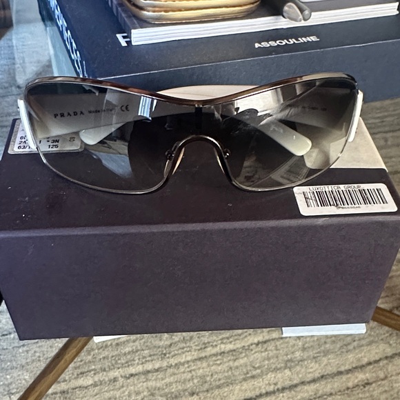 Prada Gradient Black Sunglasses - Picture 1 of 4